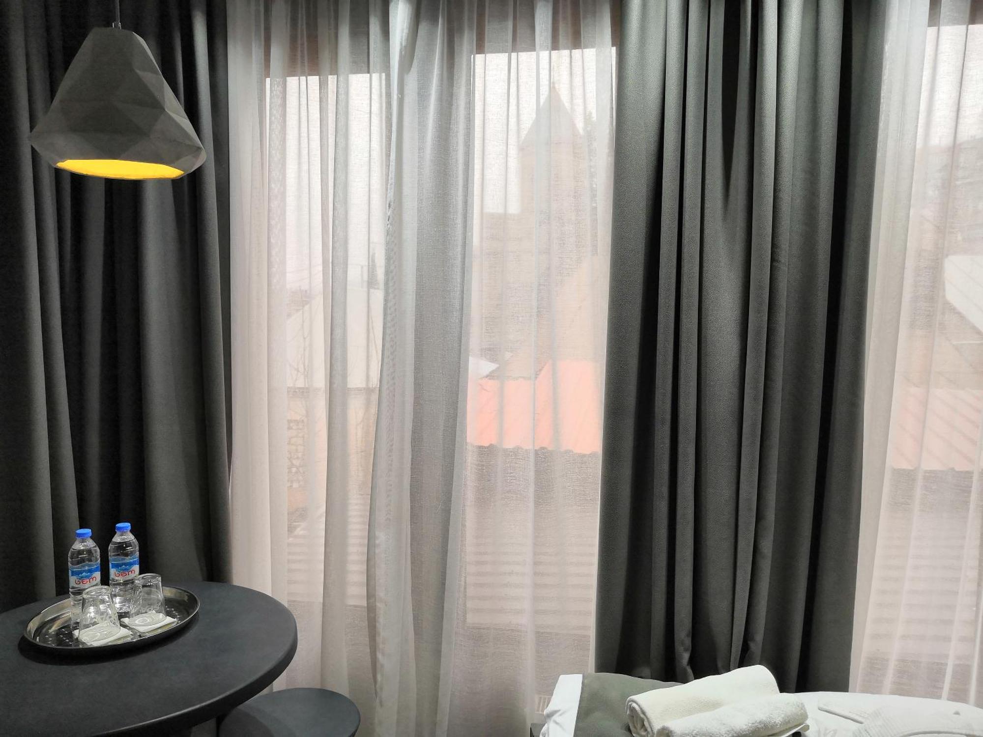 Piano Borracho Boutique Hotel Old Tbilisi Phòng bức ảnh